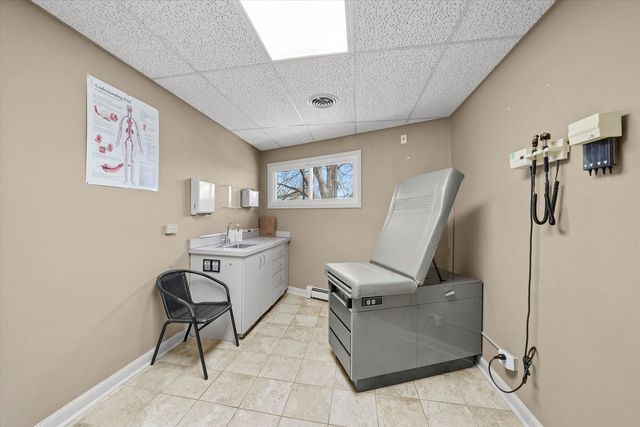 6067 N Northwest Highway, Chicago, IL 60631