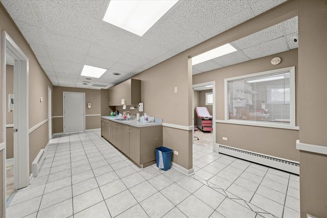 6067 N Northwest Highway, Chicago, IL 60631