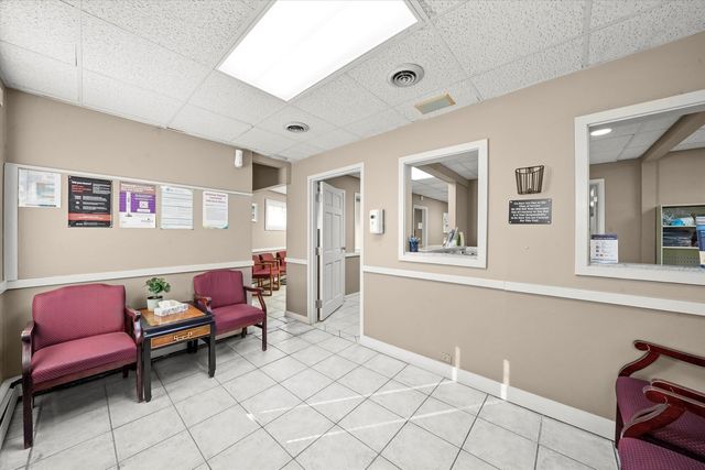 6067 N Northwest Highway, Chicago, IL 60631