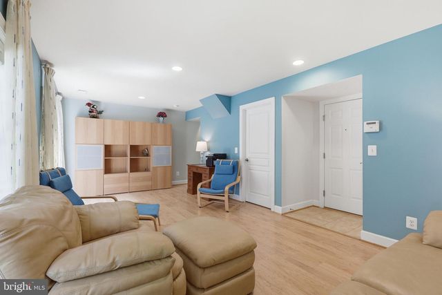 20200 CENTER BROOK SQ, Sterling, VA 20165