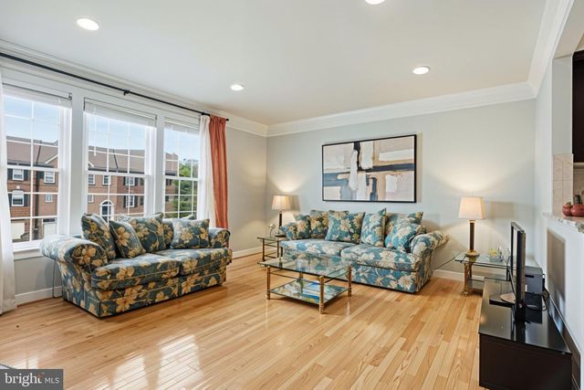 20200 CENTER BROOK SQ, Sterling, VA 20165