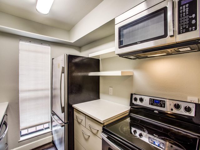 1300 Fairview Avenue E, Houston, TX 77006