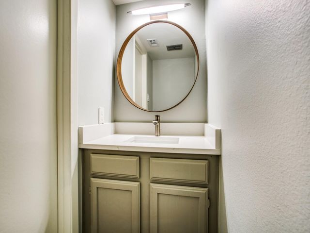 1300 Fairview Avenue E, Houston, TX 77006