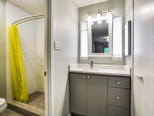 1300 Fairview Avenue E, Houston, TX 77006