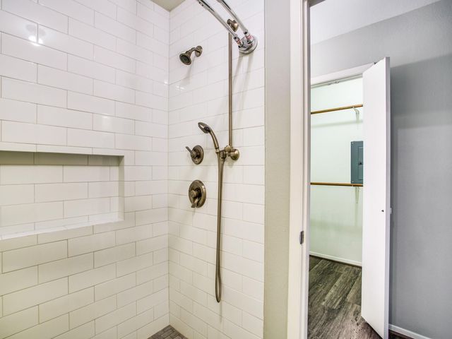 1300 Fairview Avenue E, Houston, TX 77006