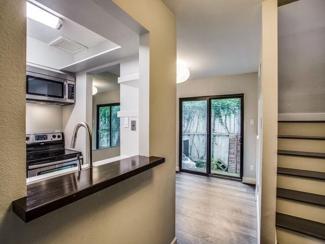 1300 Fairview Avenue E, Houston, TX 77006