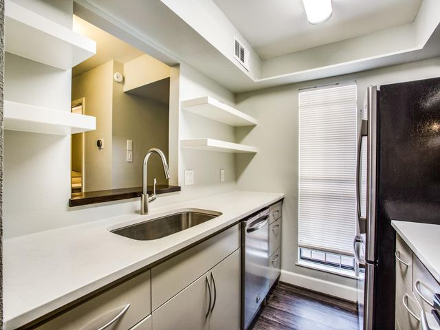 1300 Fairview Avenue E, Houston, TX 77006