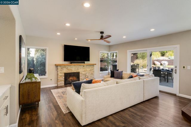 92 Hillview Dr, Danville, CA 94506