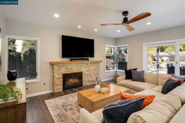 92 Hillview Dr, Danville, CA 94506