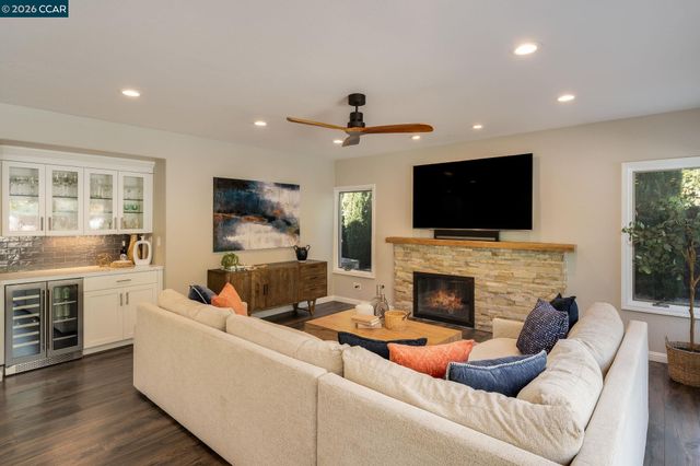 92 Hillview Dr, Danville, CA 94506