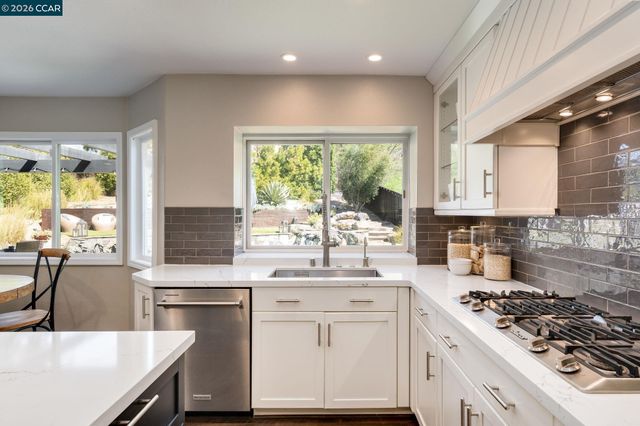 92 Hillview Dr, Danville, CA 94506