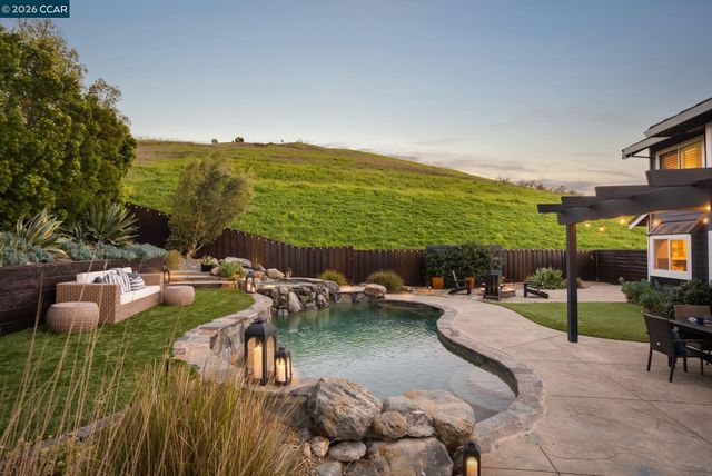 92 Hillview Dr, Danville, CA 94506