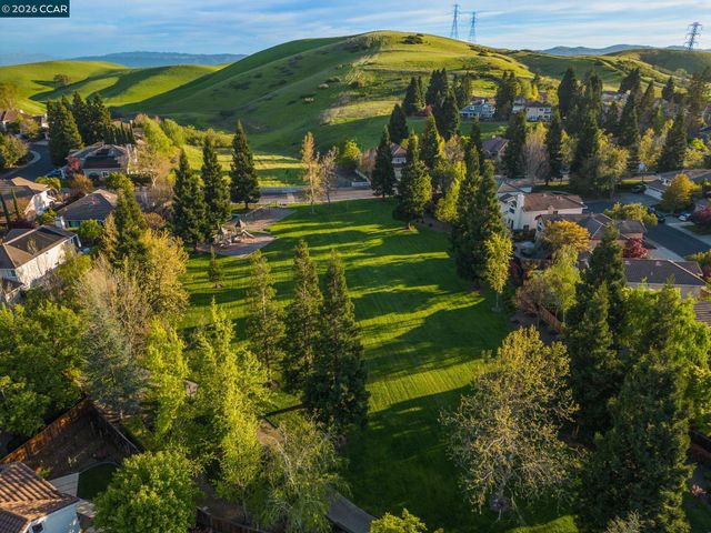 92 Hillview Dr, Danville, CA 94506