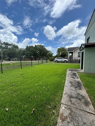 2918 46th Street 1, Dickinson, TX 77539