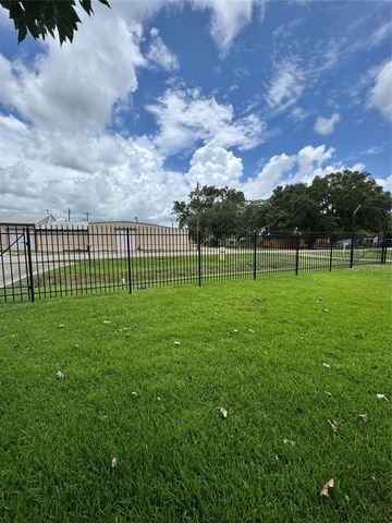 2918 46th Street 1, Dickinson, TX 77539