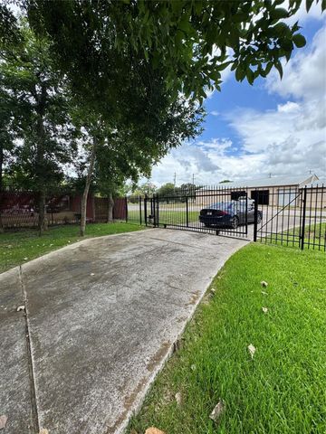 2918 46th Street 1, Dickinson, TX 77539
