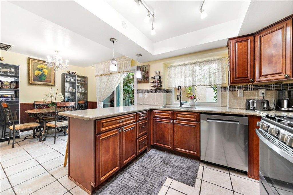 Image 8 of property listing at 14344 Foothill 501, Sylmar, CA 91342