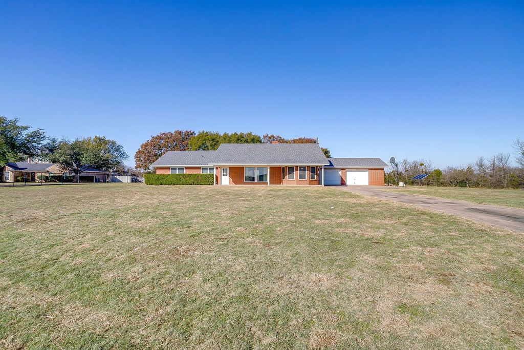 407 Llano Court, Weatherford, TX 76087 — exterior