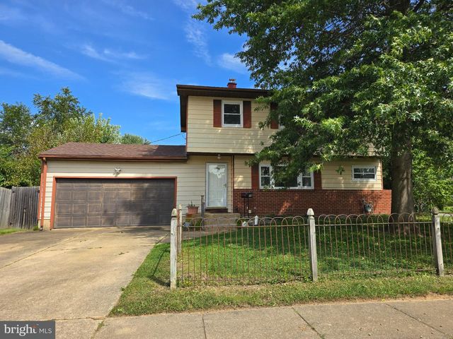 18 PEARSON DR, Newark, DE 19713