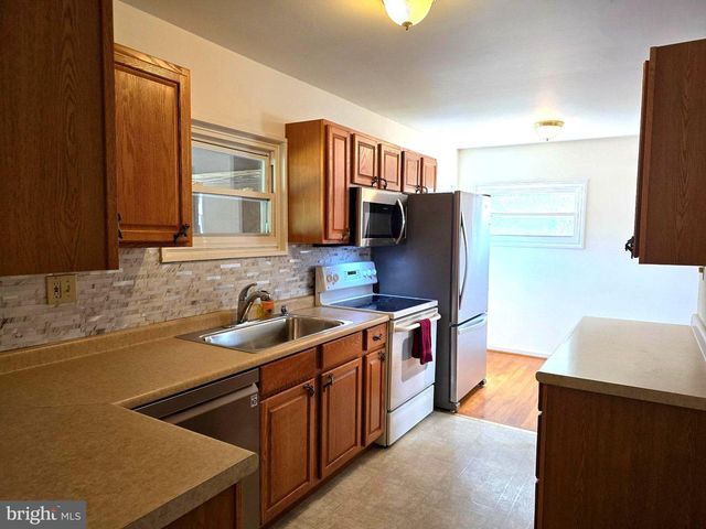 18 PEARSON DR, Newark, DE 19713