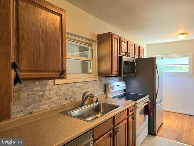 18 PEARSON DR, Newark, DE 19713