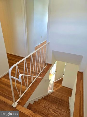 18 PEARSON DR, Newark, DE 19713