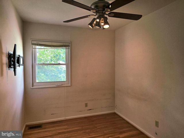 18 PEARSON DR, Newark, DE 19713