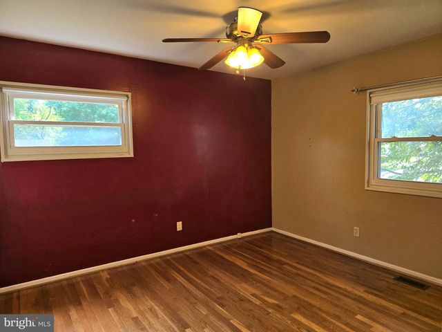 18 PEARSON DR, Newark, DE 19713