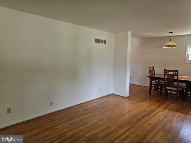 18 PEARSON DR, Newark, DE 19713