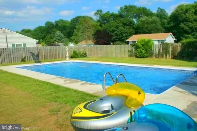 18 PEARSON DR, Newark, DE 19713