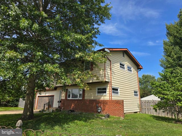 18 PEARSON DR, Newark, DE 19713