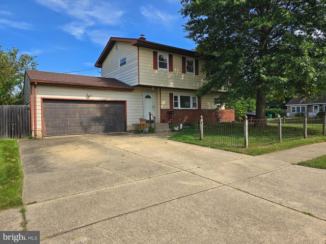18 PEARSON DR, Newark, DE 19713