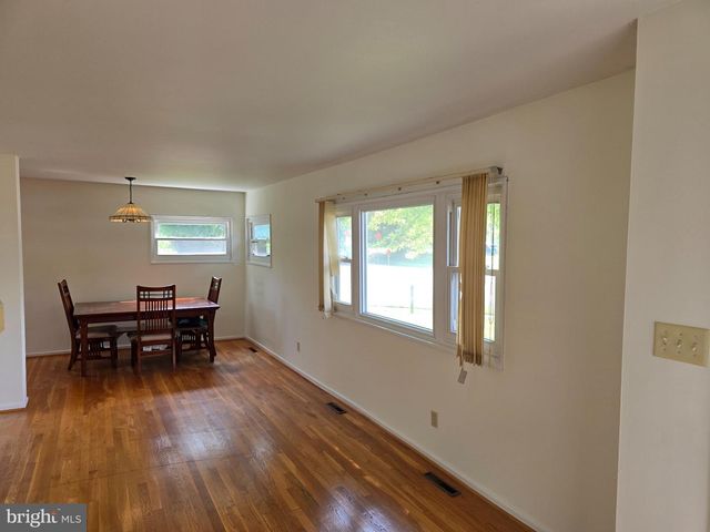 18 PEARSON DR, Newark, DE 19713