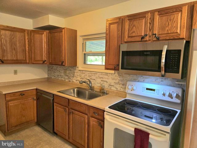 18 PEARSON DR, Newark, DE 19713