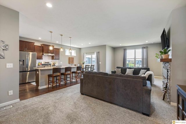 3806 S 205th Street, Elkhorn, NE 68022