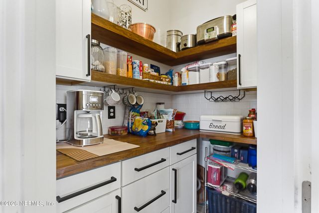 246 ATLAS Drive, Jacksonville, FL 32092