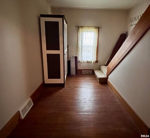 593 Knox Rd 2000 N Road, Wataga, IL 61488