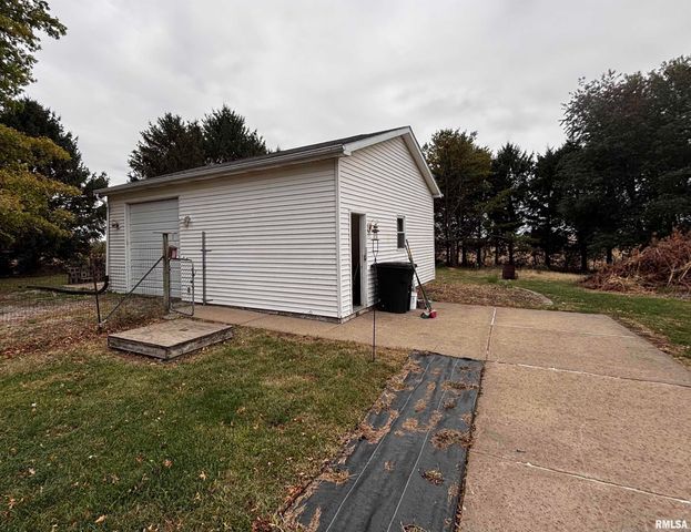 593 Knox Rd 2000 N Road, Wataga, IL 61488