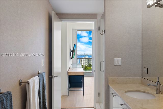 3470 E Coast Ave H1711, Miami, FL 33137