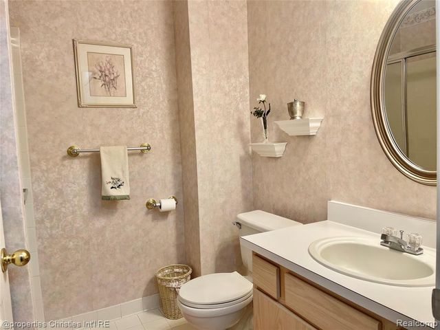 22254 Cape Cod Way, Farmington Hills, MI 48336