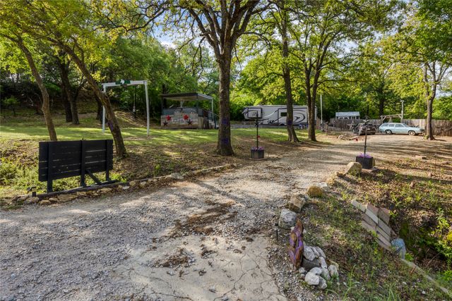 813 County Road 3680, Paradise, TX 76073