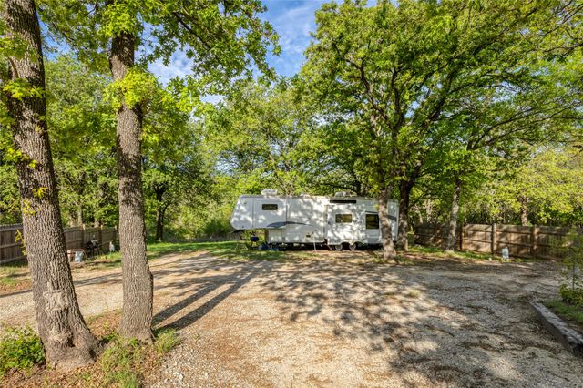 813 County Road 3680, Paradise, TX 76073