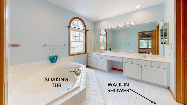 1657 Fairport Drive, Grayslake, IL 60030
