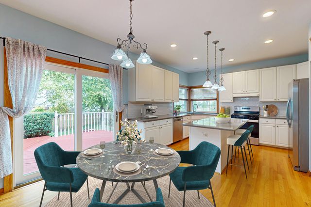 1657 Fairport Drive, Grayslake, IL 60030