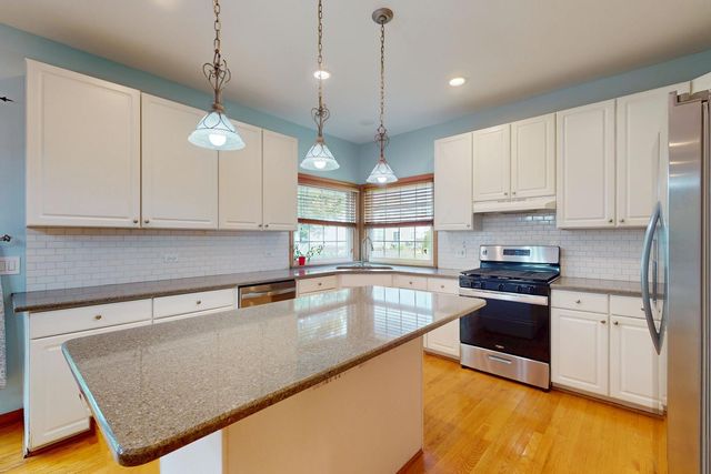 1657 Fairport Drive, Grayslake, IL 60030