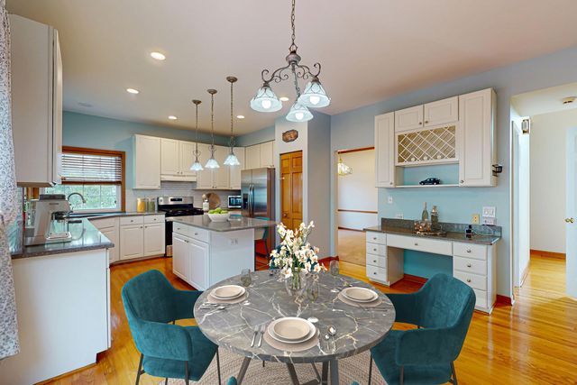 1657 Fairport Drive, Grayslake, IL 60030