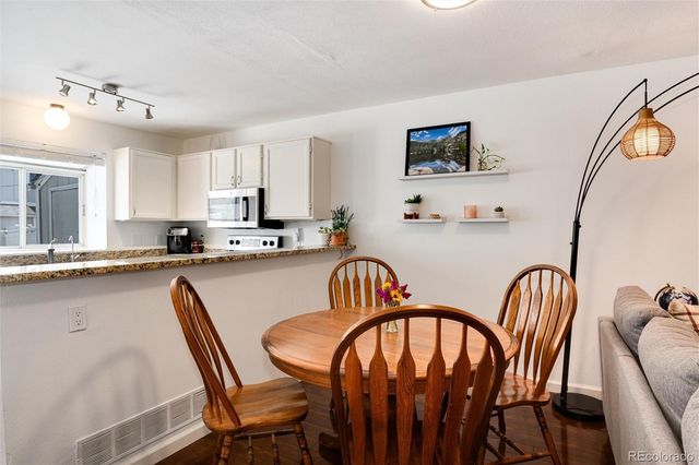 9661 W Chatfield Avenue B, Littleton, CO 80128