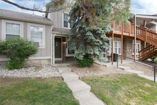 9661 W Chatfield Avenue B, Littleton, CO 80128
