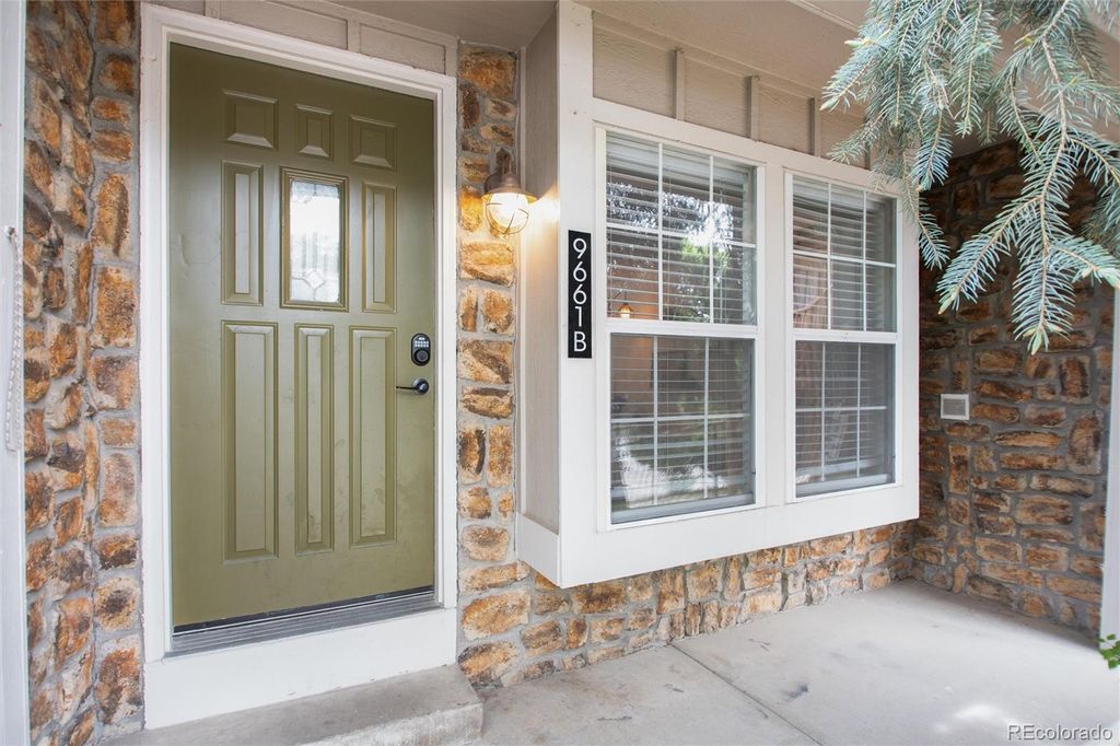 9661 W Chatfield Avenue B, Littleton, CO 80128