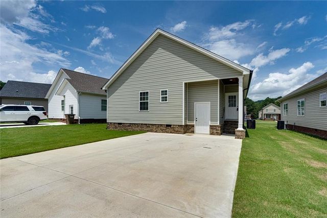 411 Coahulla Creek Drive, Dalton, GA 30721